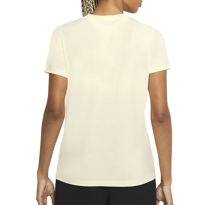Футболка женская Nike W Nsw Essntl Tee Ss Crew Lbr бежевая CZ7339-113 — фото 2 — Sport City Футболка женская Nike W Nsw Essntl Tee Ss Crew Lbr бежевая CZ7339-113 — фото 2
