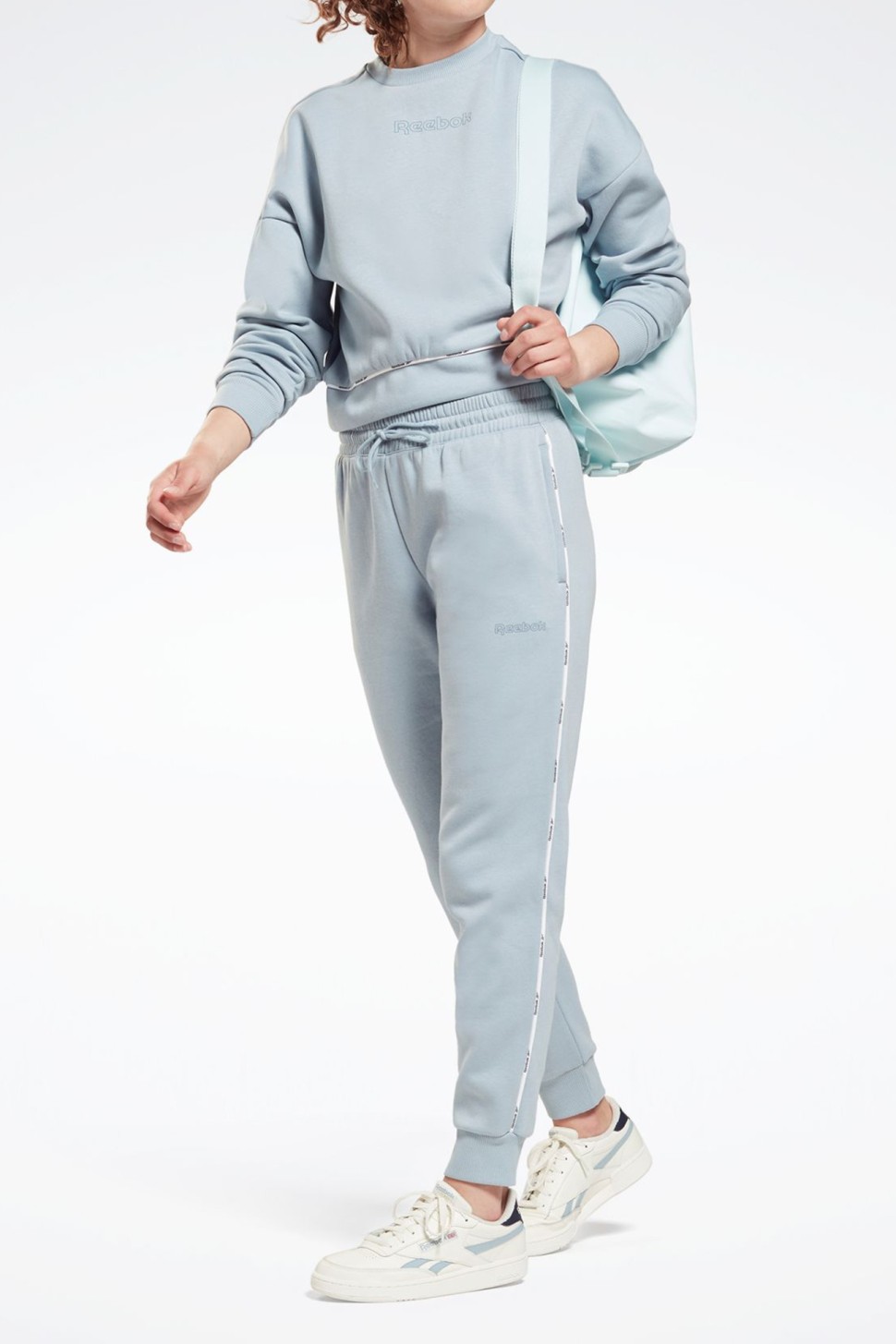Штани жіночі Reebok Piping Pack Jogger чорні GS9331 — фото 2 — Sport City Штани жіночі Reebok Piping Pack Jogger чорні GS9331 — фото 2