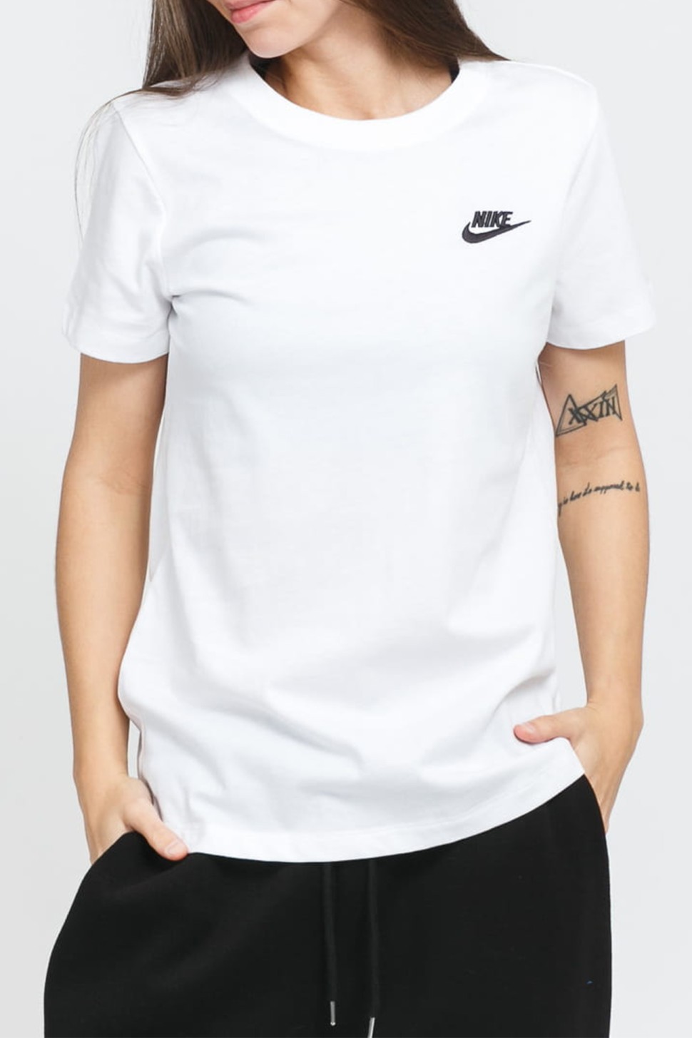 Футболка жіноча Nike W Nsw Club Tee біла DN2393-100  — фото 2