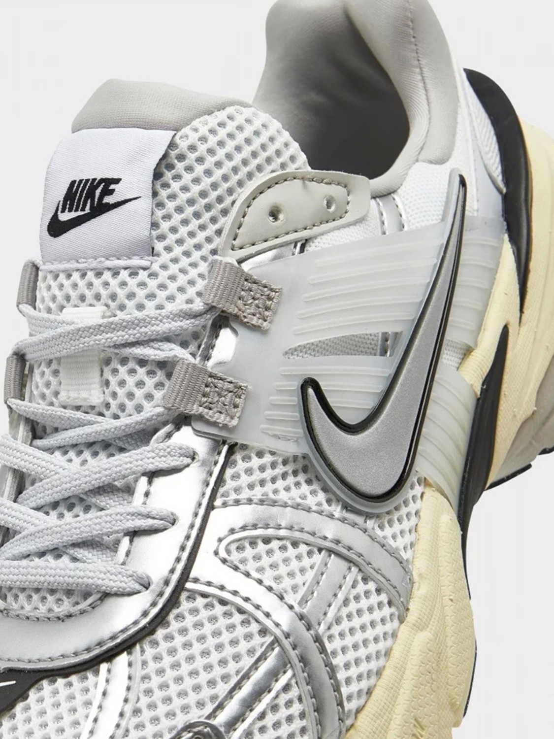 Кросівки жіночі Nike W NIKE V2K RUN сірі FD0736-100 изображение 4