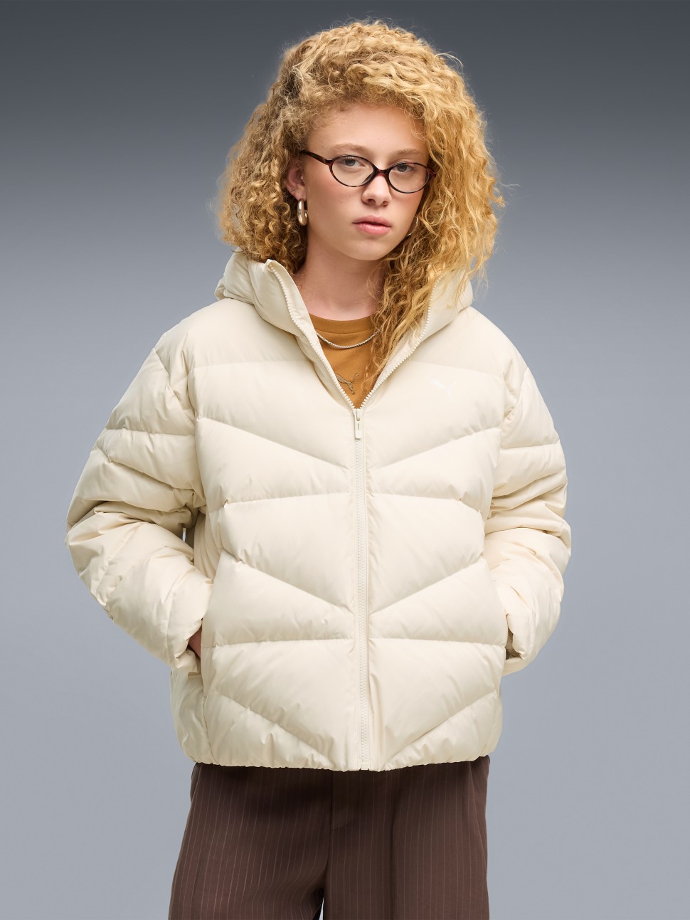 Куртка жіноча Puma Hooded Down Puffer Jacket W молочна 69458087 — фото 2