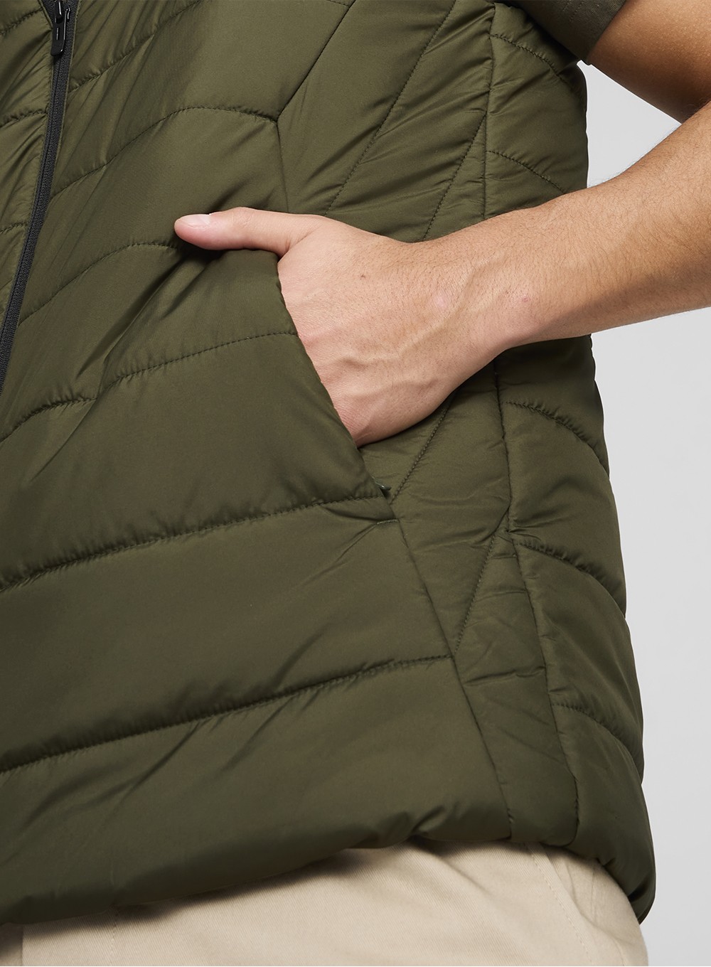 Жилет чоловічий Puma ESS Padded Vest оливковий 84893970 изображение 4