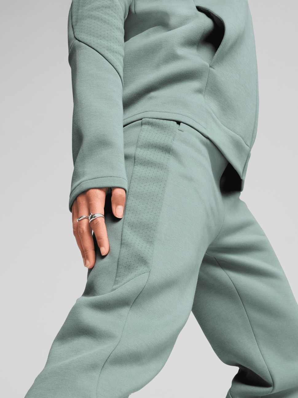 Штани жіночі Puma EVOSTRIPE Sweatpants зелені 68505130 — фото 6