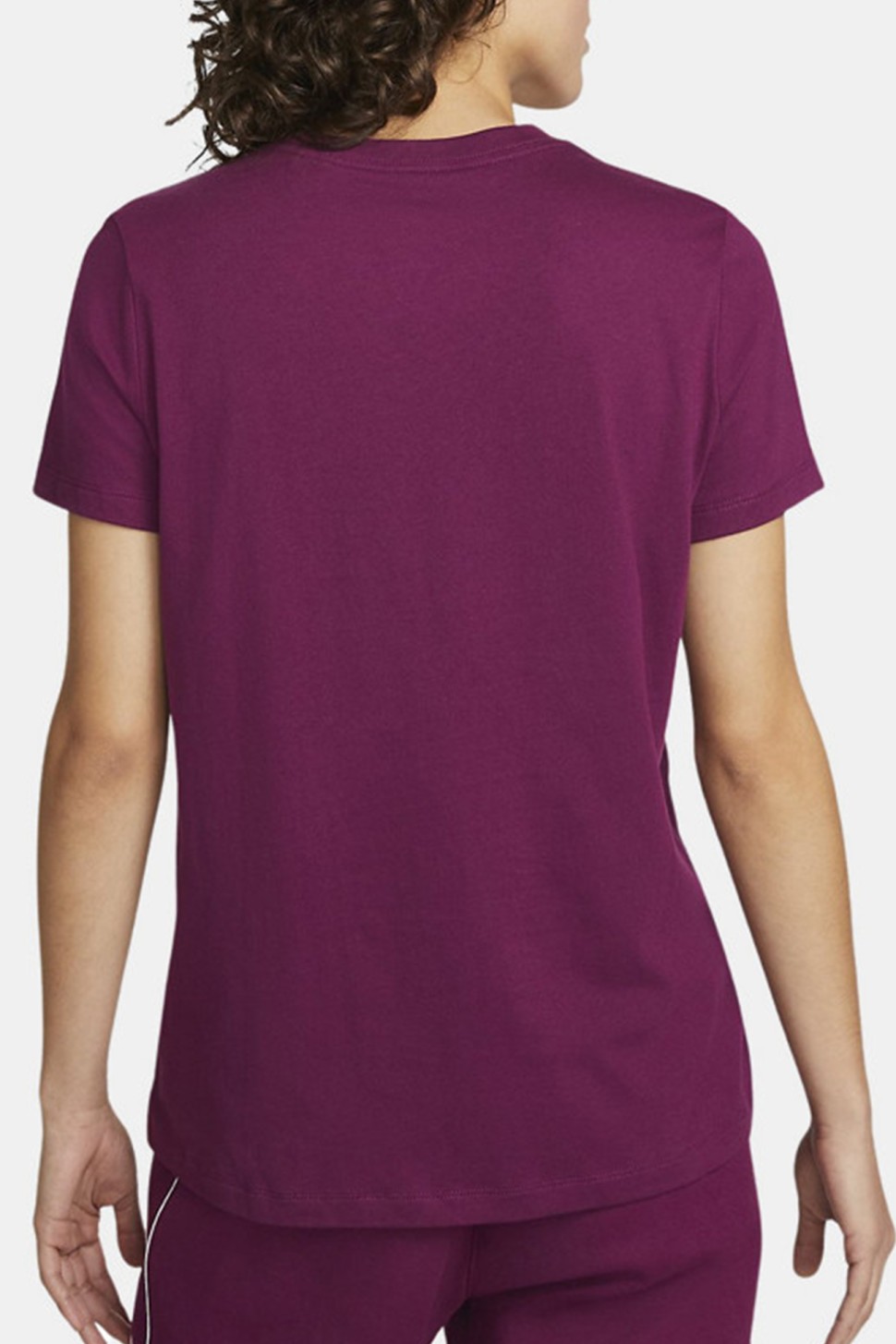 Футболка жіноча Nike W Nsw Club Tee фіолетова DN2393-610  — фото 3