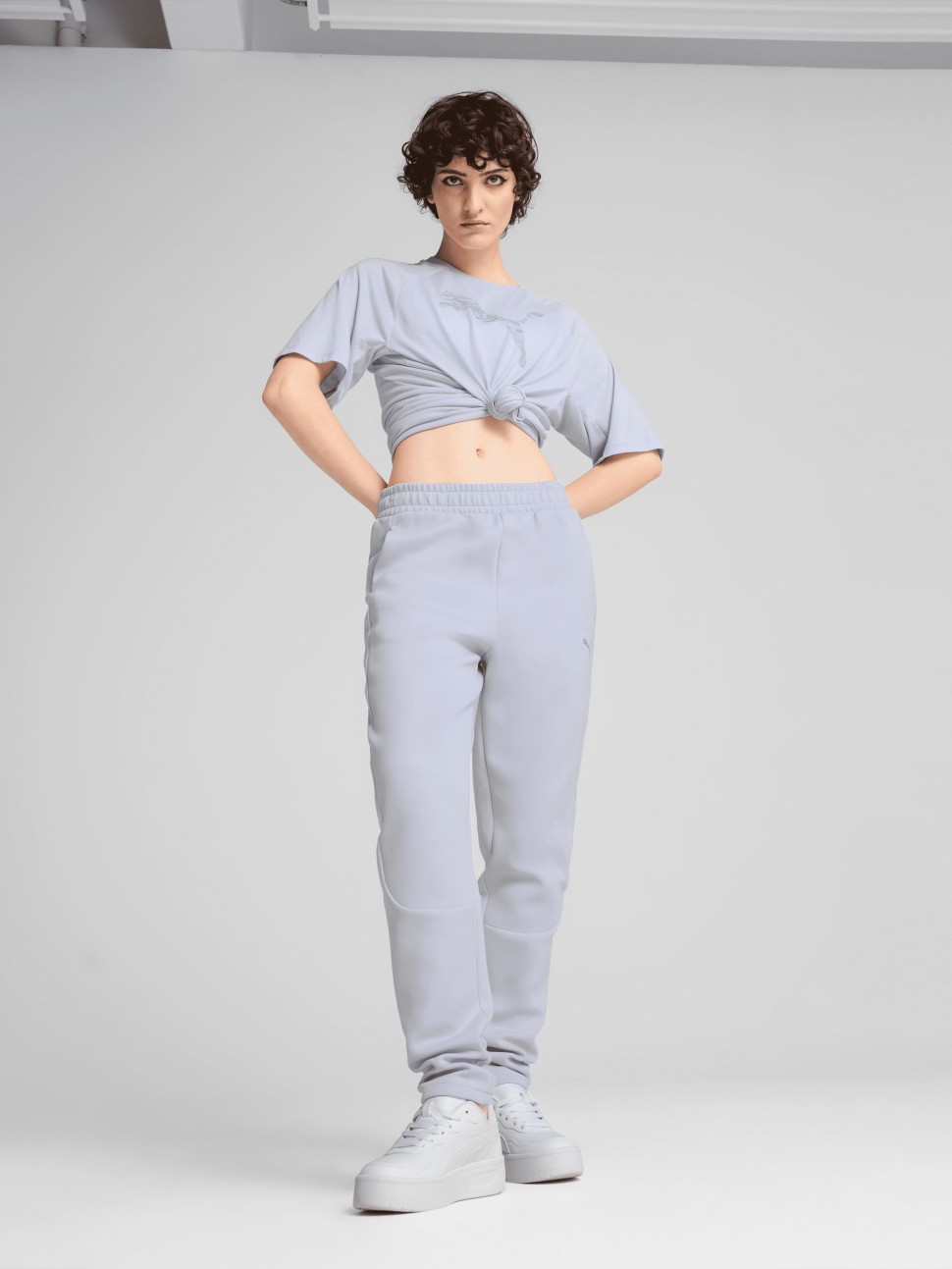 Брюки женские Puma EVOSTRIPE Sweatpants голубые 68505147 — фото 4 — Sport City Брюки женские Puma EVOSTRIPE Sweatpants голубые 68505147 — фото 4