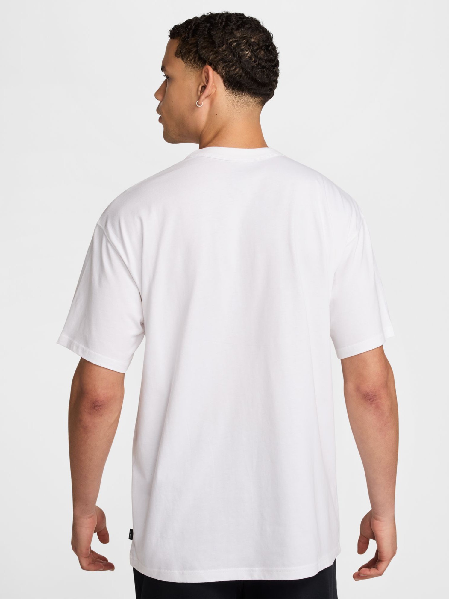 Футболка мужская Nike U NSW TEE M90 SNKR PATCH PKT белая HJ0574-100 изображение 3