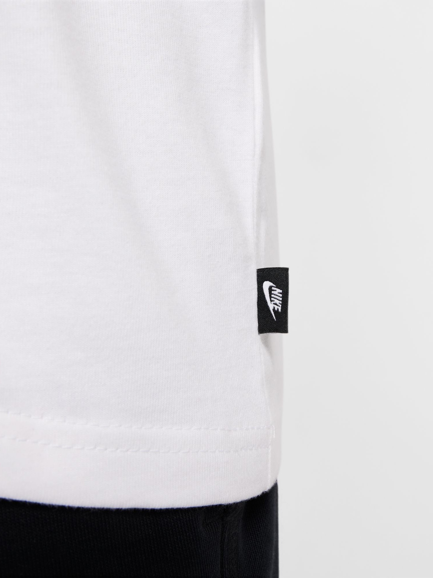 Футболка мужская Nike U NSW TEE M90 SNKR PATCH PKT белая HJ0574-100 изображение 6