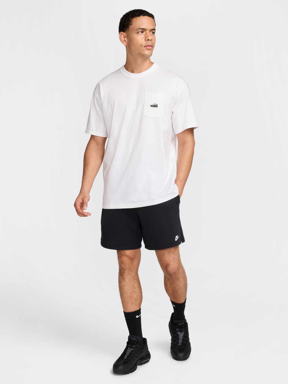 Футболка мужская Nike U NSW TEE M90 SNKR PATCH PKT белая HJ0574-100 — фото 8 — Sport City Футболка мужская Nike U NSW TEE M90 SNKR PATCH PKT белая HJ0574-100 — фото 8