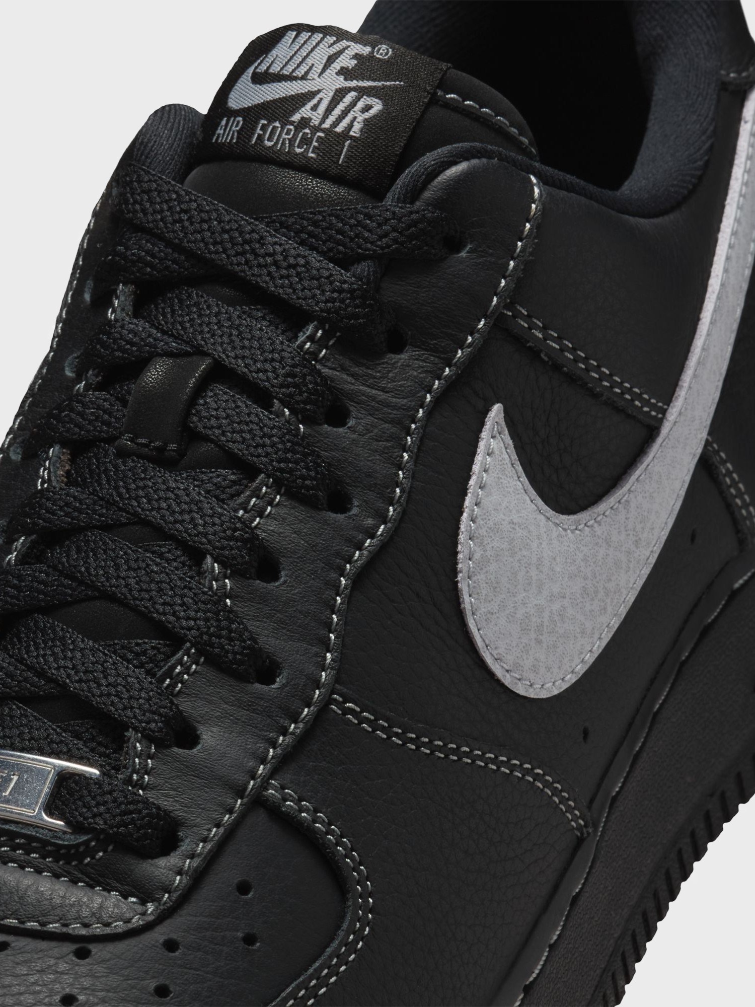 Кроссовки мужские Nike AIR FORCE 1 07 LV8 черные HQ2037-006 изображение 4