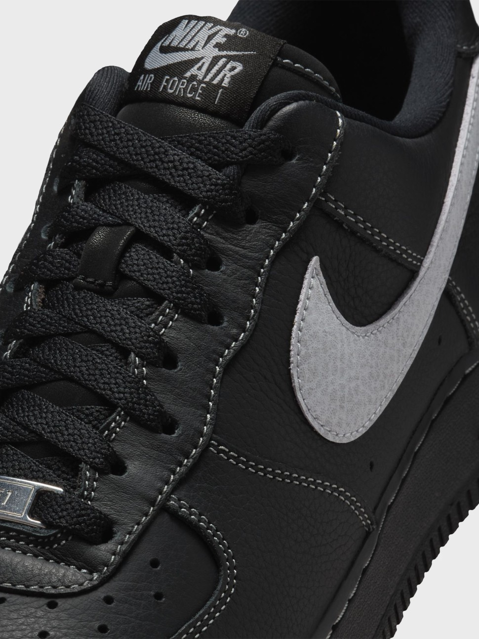 Кроссовки мужские Nike AIR FORCE 1 07 LV8 черные HQ2037-006 — фото 4 — Sport City Кроссовки мужские Nike AIR FORCE 1 07 LV8 черные HQ2037-006 — фото 4