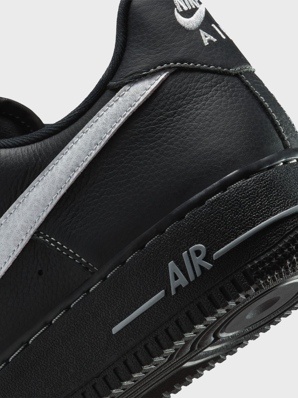 Кроссовки мужские Nike AIR FORCE 1 07 LV8 черные HQ2037-006 — фото 5 — Sport City Кроссовки мужские Nike AIR FORCE 1 07 LV8 черные HQ2037-006 — фото 5
