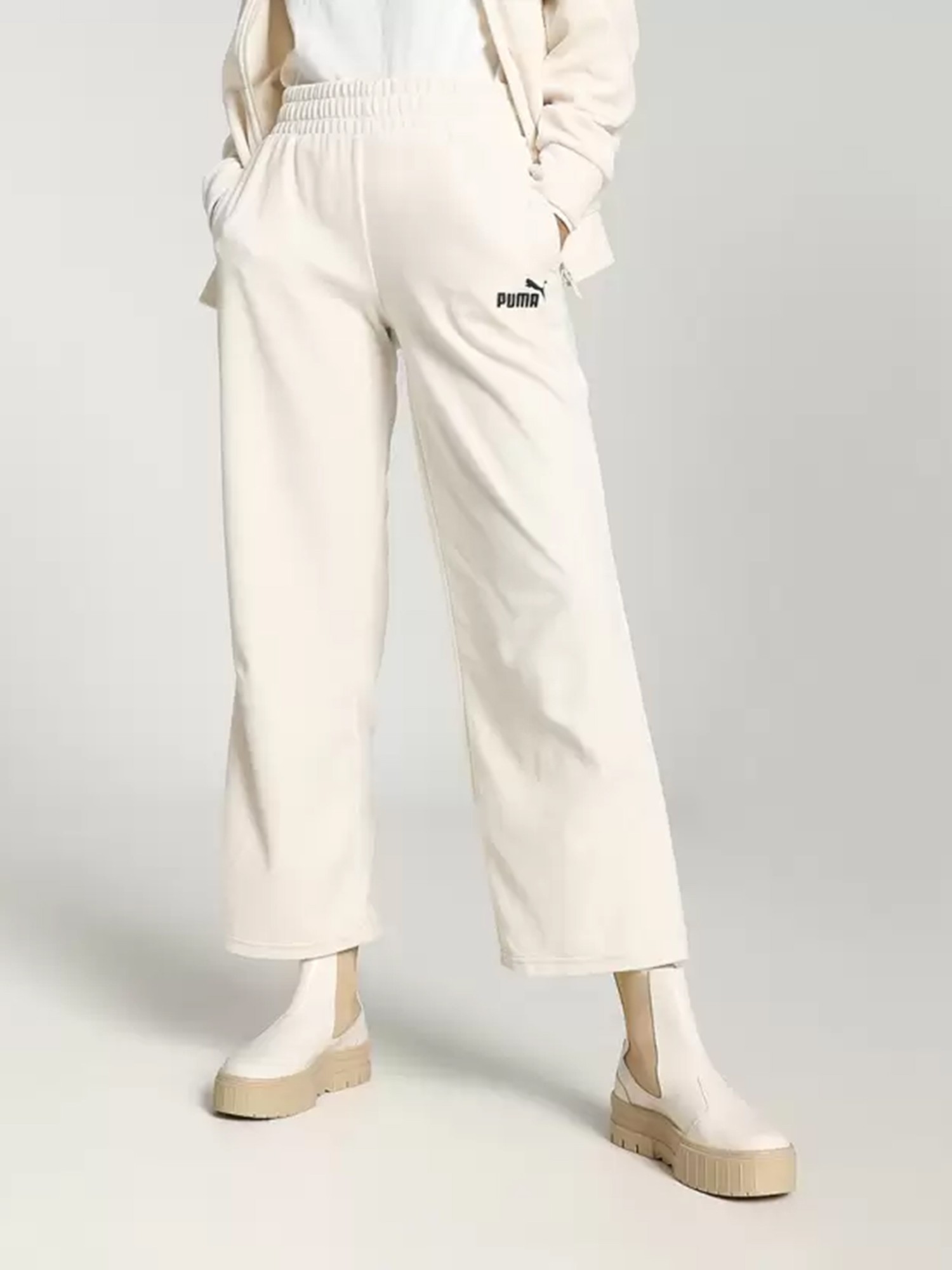 Брюки женские Puma ESS ELEVATED Velour Straight Pants молочные 67599389 изображение 2