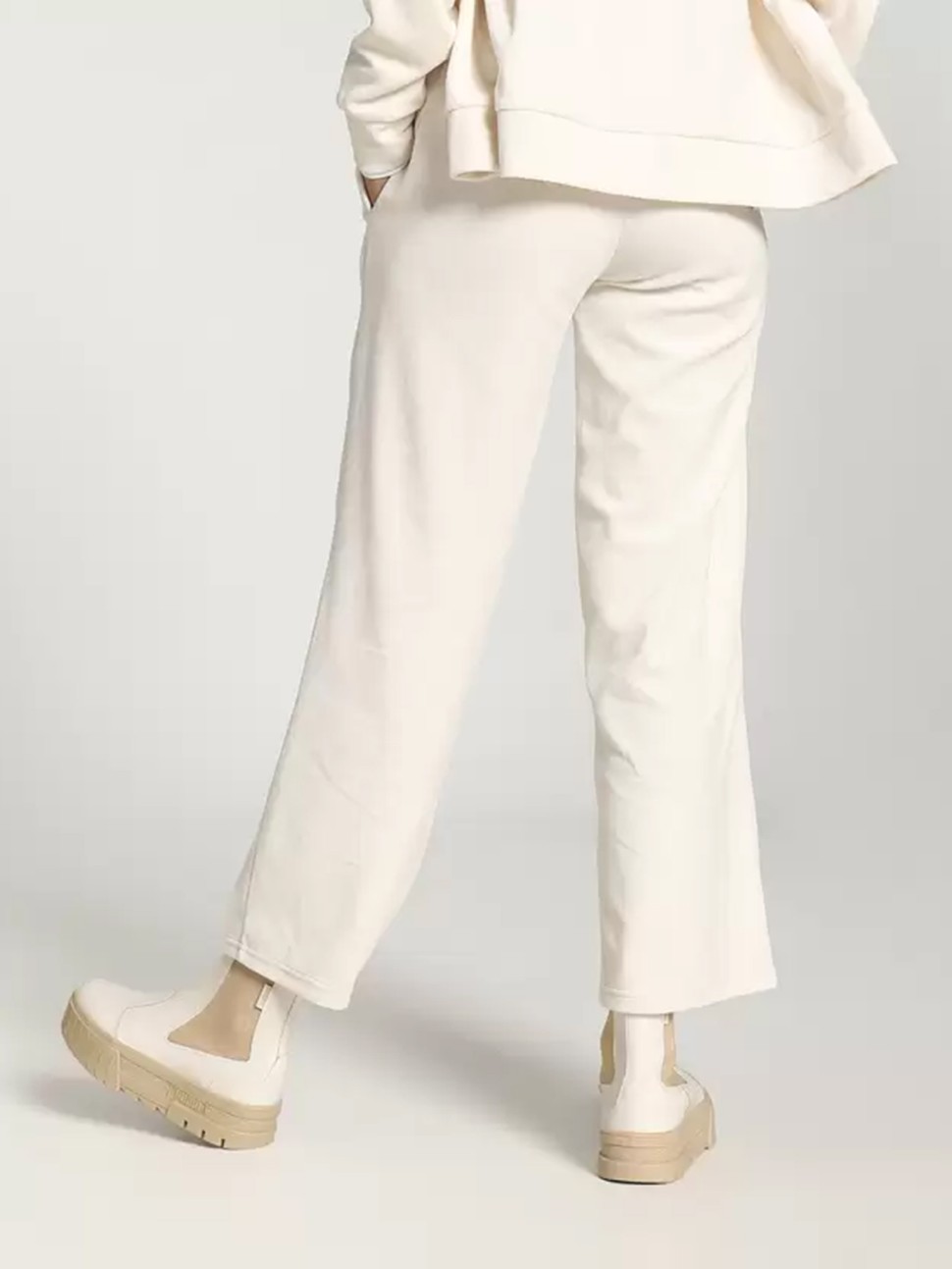 Штани жіночі Puma ESS ELEVATED Velour Straight Pants молочні 67599389 — фото 3