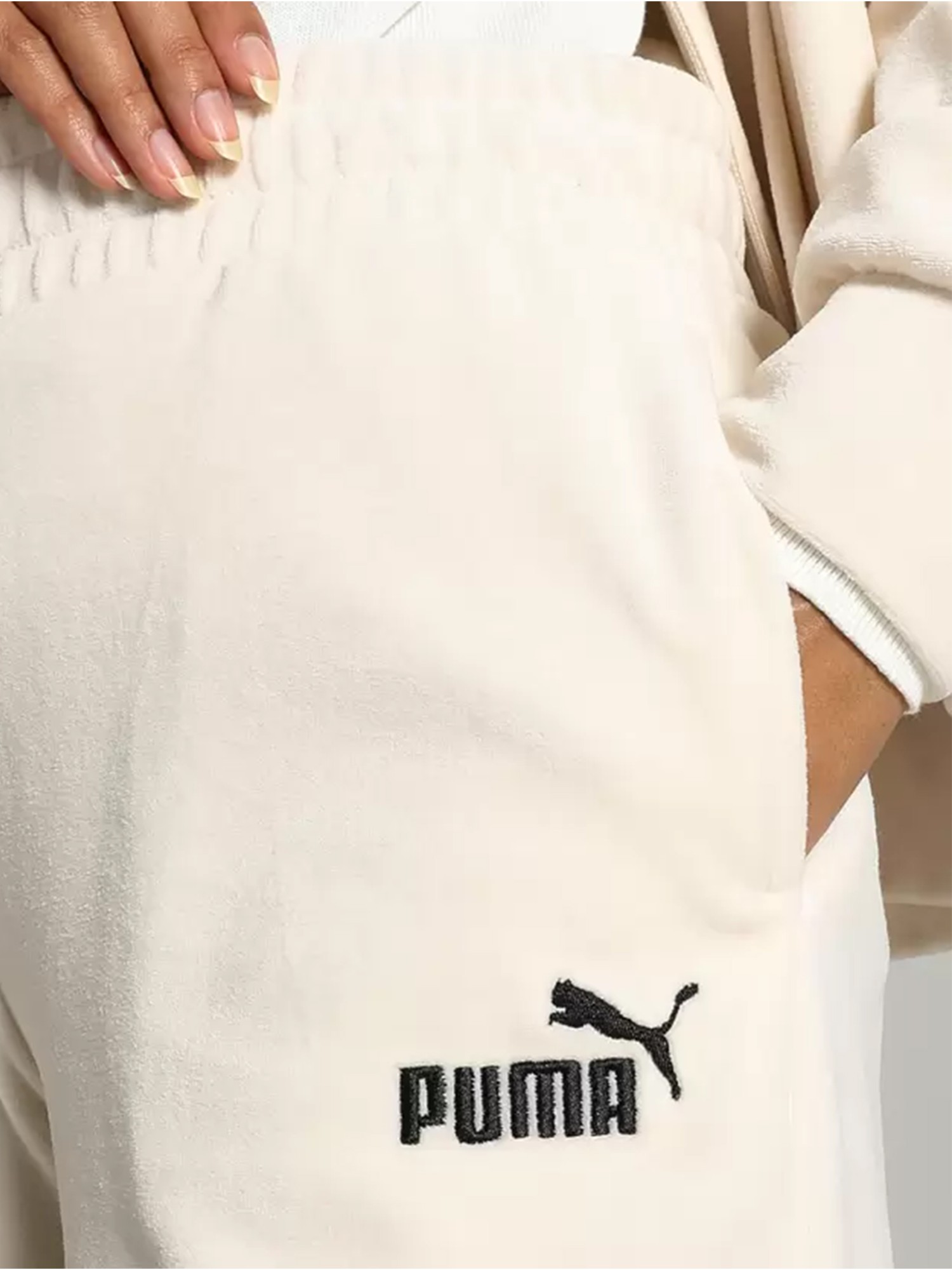Брюки женские Puma ESS ELEVATED Velour Straight Pants молочные 67599389 изображение 4