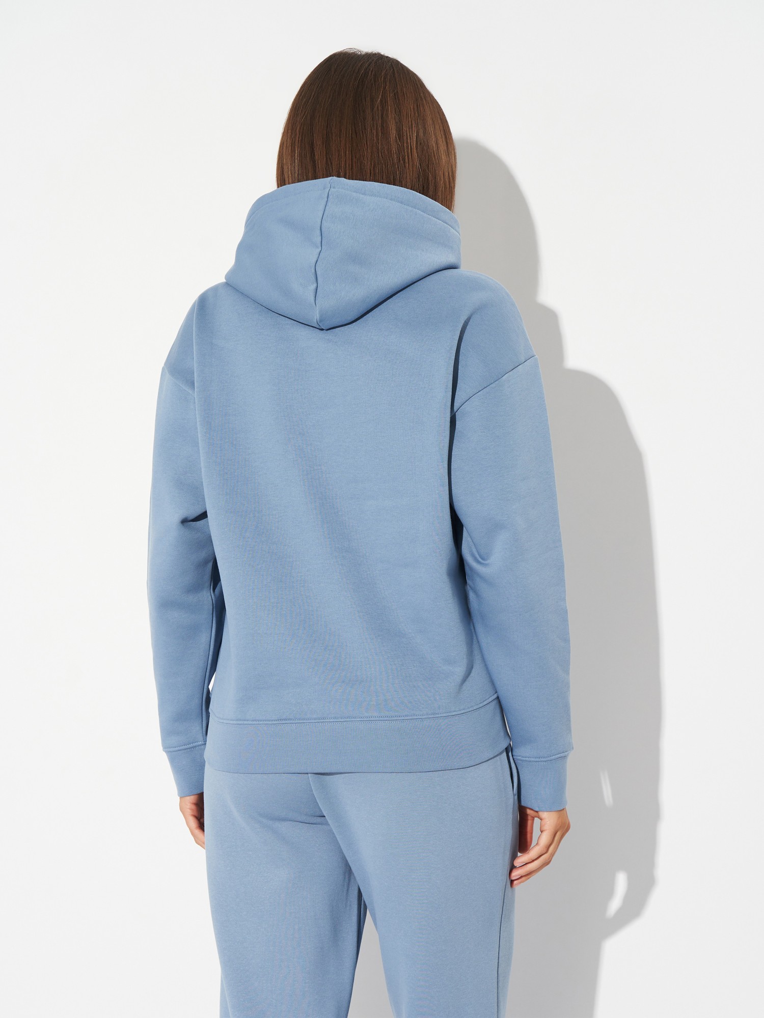 Толстовка жіноча Puma ESS SCRIPT Comfort Hoodie FL блакитна 68807234 изображение 3