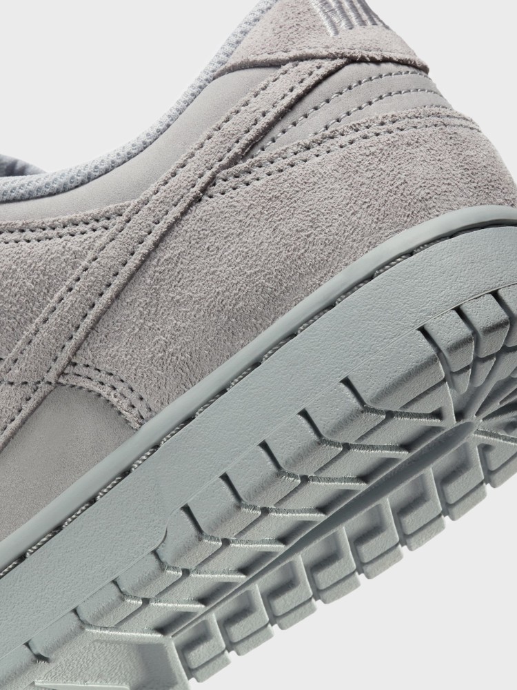 Кросівки чоловічі Nike DUNK LOW RETRO SE сірі IB6651-002 изображение 5