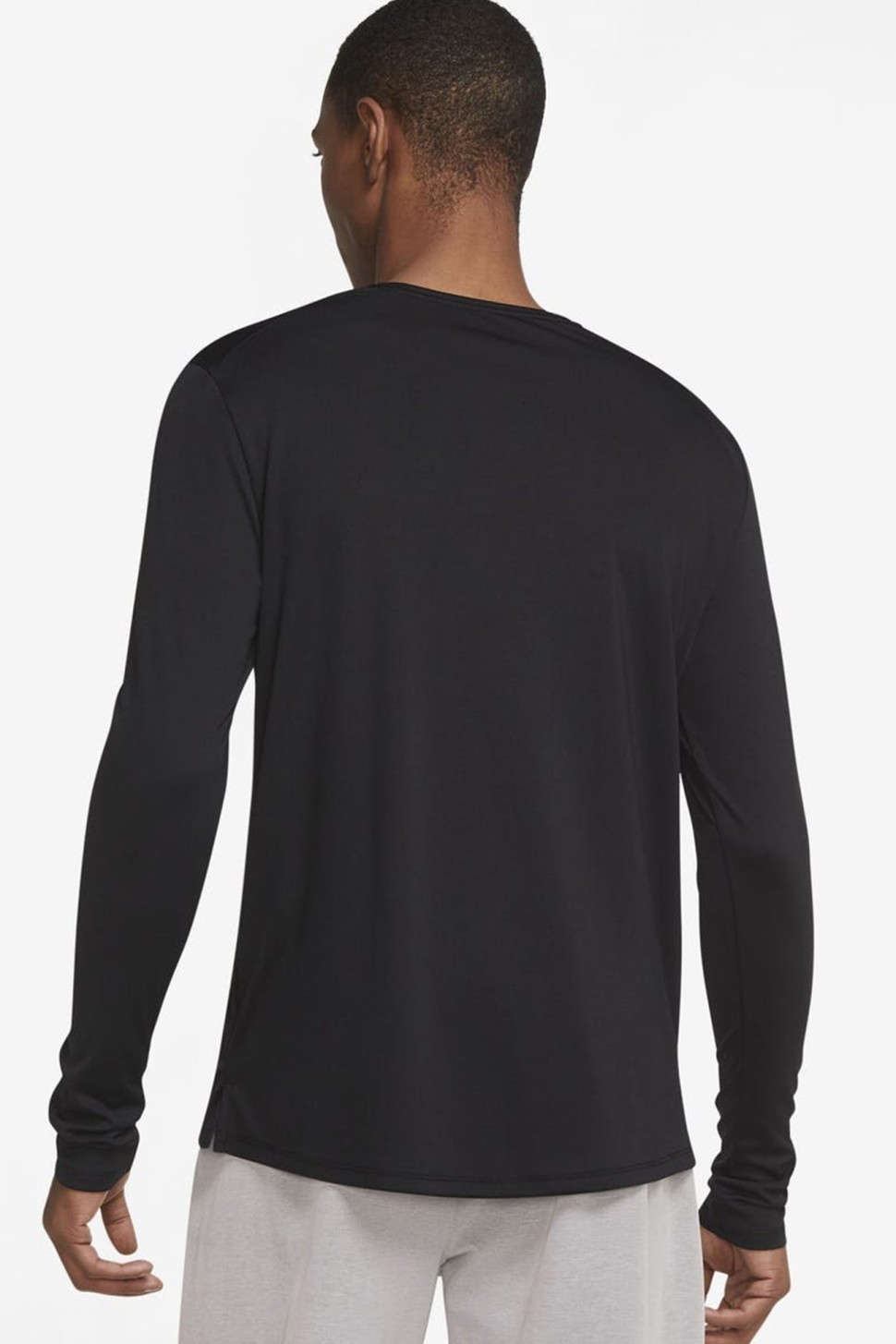 Футболка мужская Dri-Fit Miler Men's Long-Sleeve Running Top черная DD4576-010 — фото 2 — Sport City Футболка мужская Dri-Fit Miler Men's Long-Sleeve Running Top черная DD4576-010 — фото 2