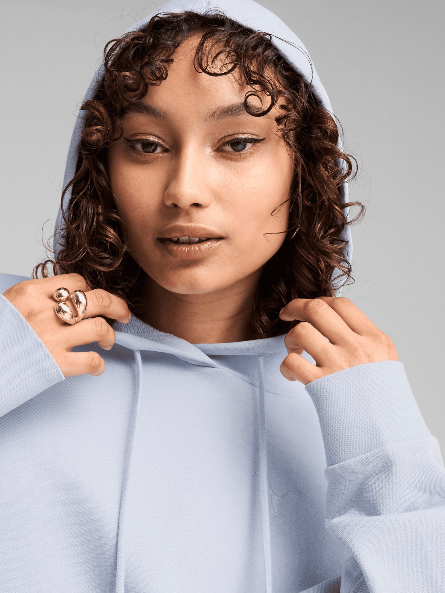 Толстовка женская Puma HER Relaxed Hoodie голубая 68505747 изображение 4