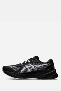 Кросівки Asics Novablast 3 чорні 1011B458-002 изображение 3