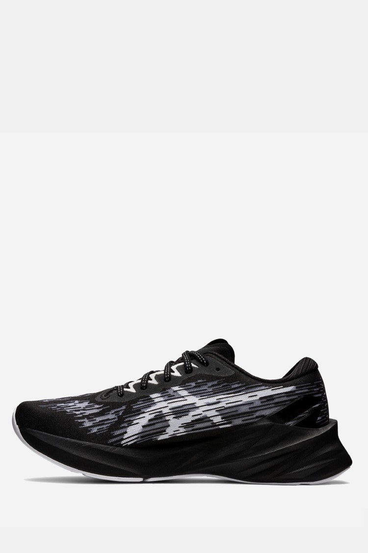 Кросівки Asics Novablast 3 чорні 1011B458-002 изображение 3