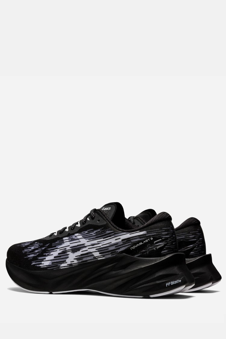 Кросівки Asics Novablast 3 чорні 1011B458-002 изображение 5