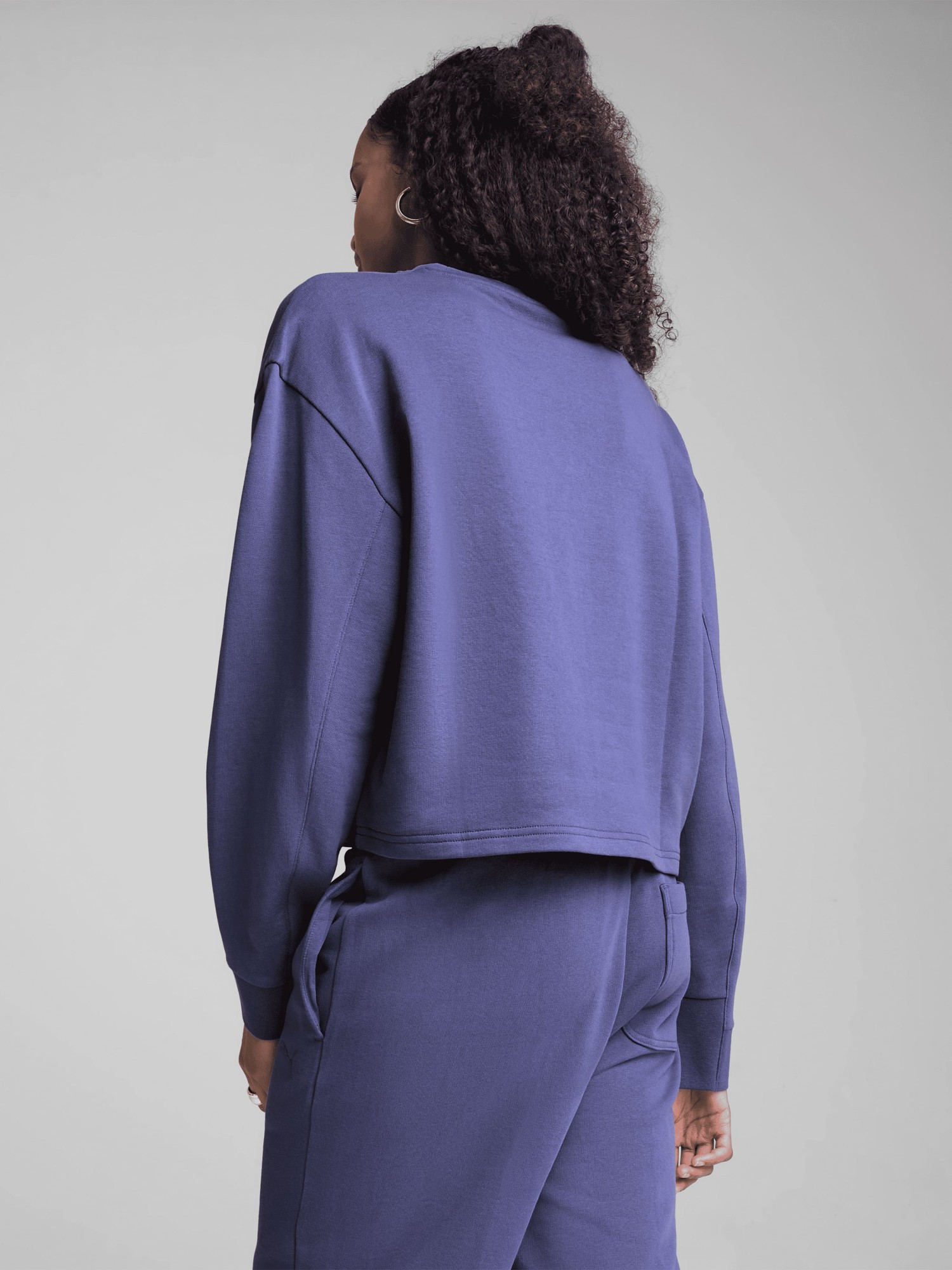 Толстовка жіноча Puma HER Relaxed Crew фіолетова 68505846 изображение 3