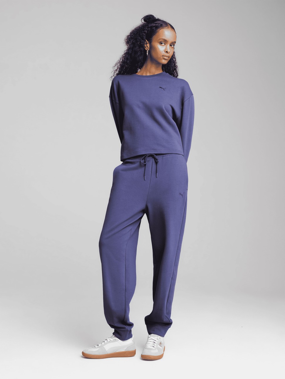 Толстовка жіноча Puma HER Relaxed Crew фіолетова 68505846 — фото 4