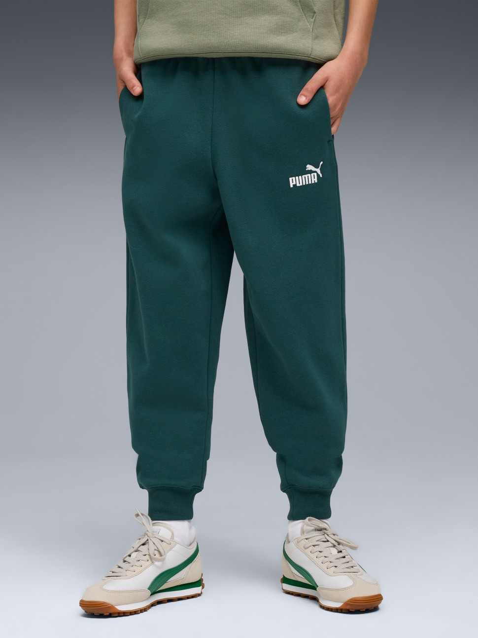 Штани дитячі Puma ESS No. 1 Logo Sweatpants FL зелені 68491275 — фото 2