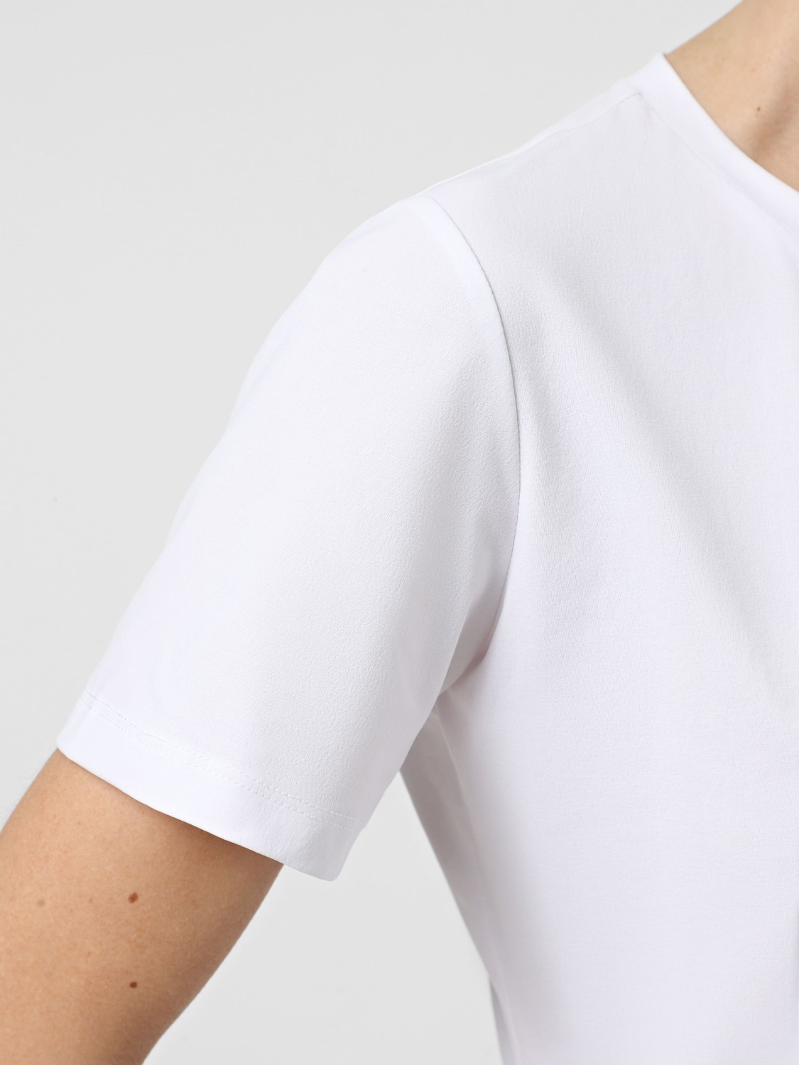 Футболка жіноча Larum Astrid біла 102513-100 изображение 5