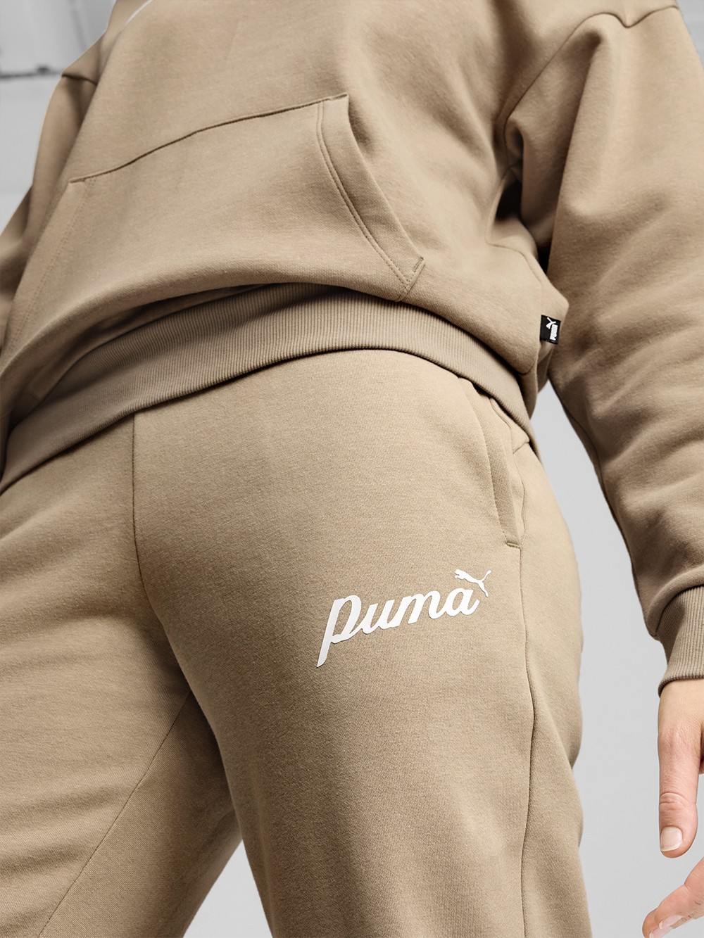 Штани жіночі Puma ESS+ Script Pants FL бежеві 68153667 изображение 5