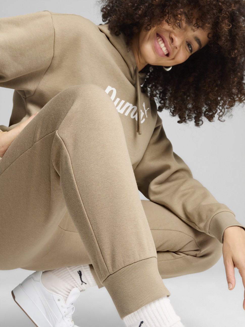Штани жіночі Puma ESS+ Script Pants FL бежеві 68153667 — фото 6