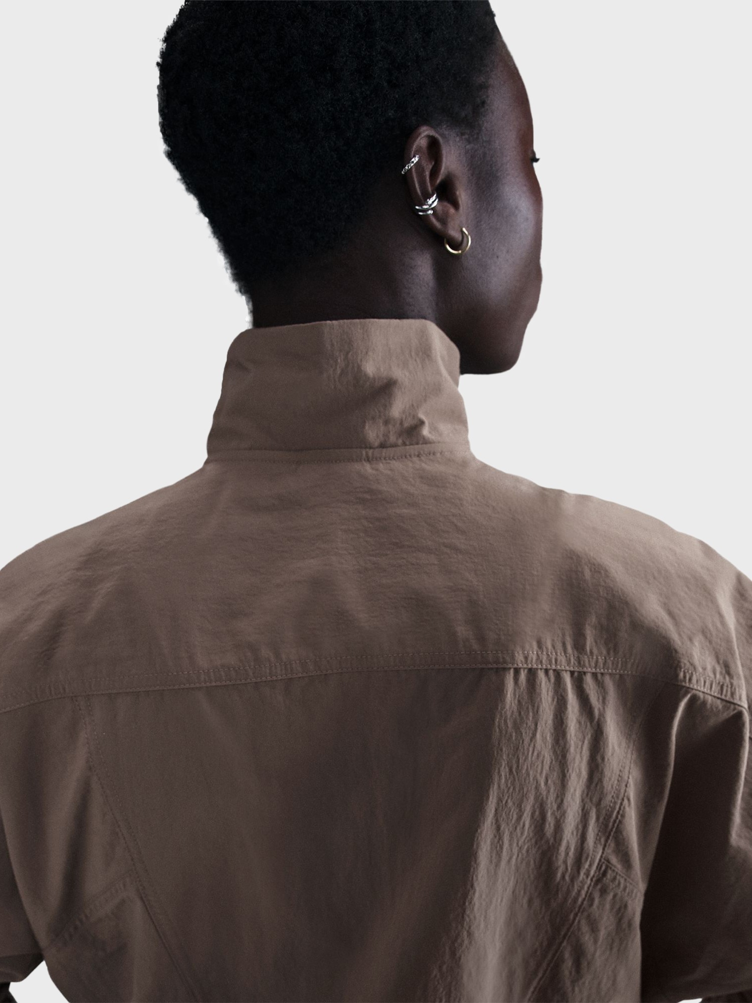 Ветровка женская Nike W NSW EVRTHNG WVN RPL UV JKT коричневая HJ0999-233 изображение 5