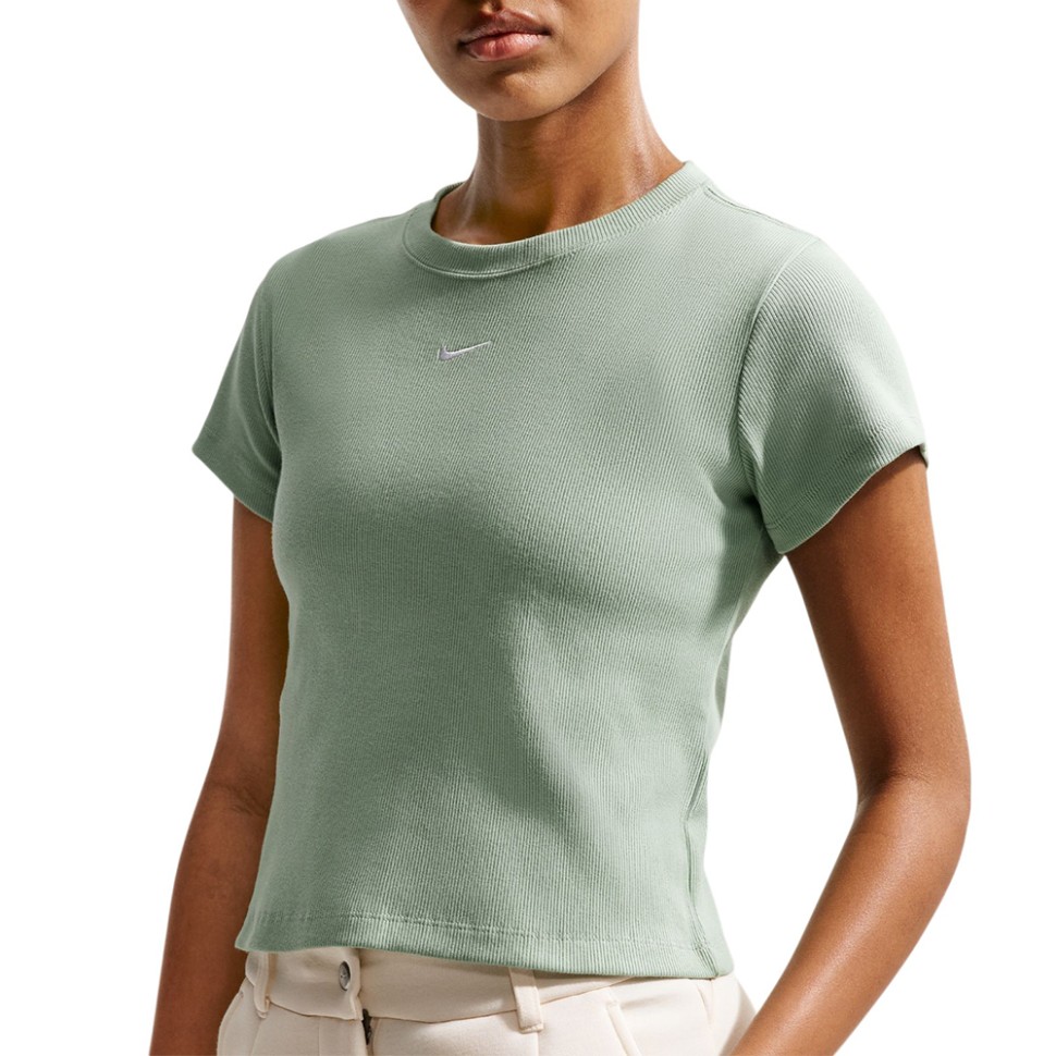 Футболка женская Nike W NSW RIB TGHT SS TEE зеленая HV4994-006 — Sport City Футболка женская Nike W NSW RIB TGHT SS TEE зеленая HV4994-006