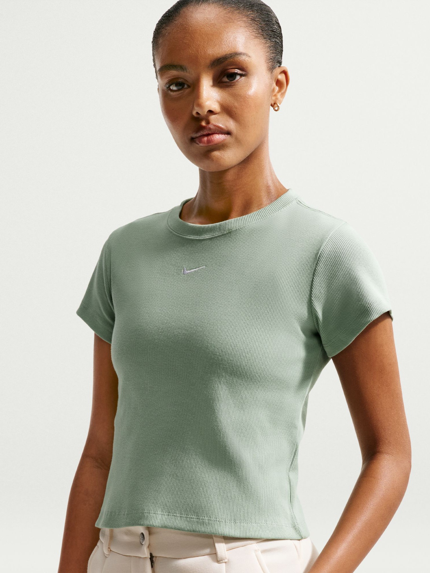 Футболка женская Nike W NSW RIB TGHT SS TEE зеленая HV4994-006 изображение 2