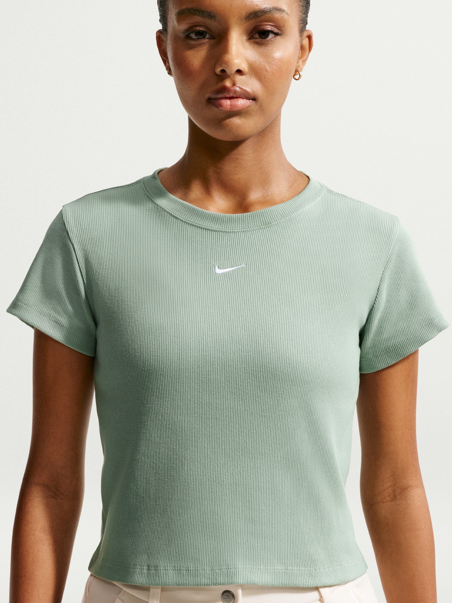 Футболка женская Nike W NSW RIB TGHT SS TEE зеленая HV4994-006 изображение 3