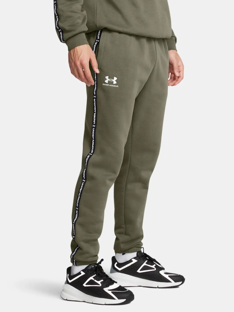 Штани чоловічі Under Armour UA Icon Fleece Jgr Taping оливкові 1389358-390 — фото 2