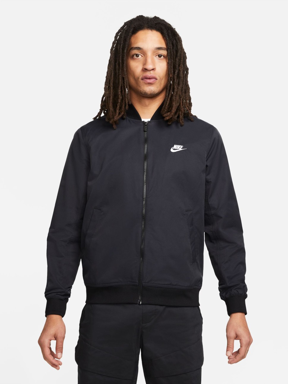 Вітрівка чоловіча Nike M NK CLUB WVN UL BOMBR JKT чорна DM6821-010 — фото 2