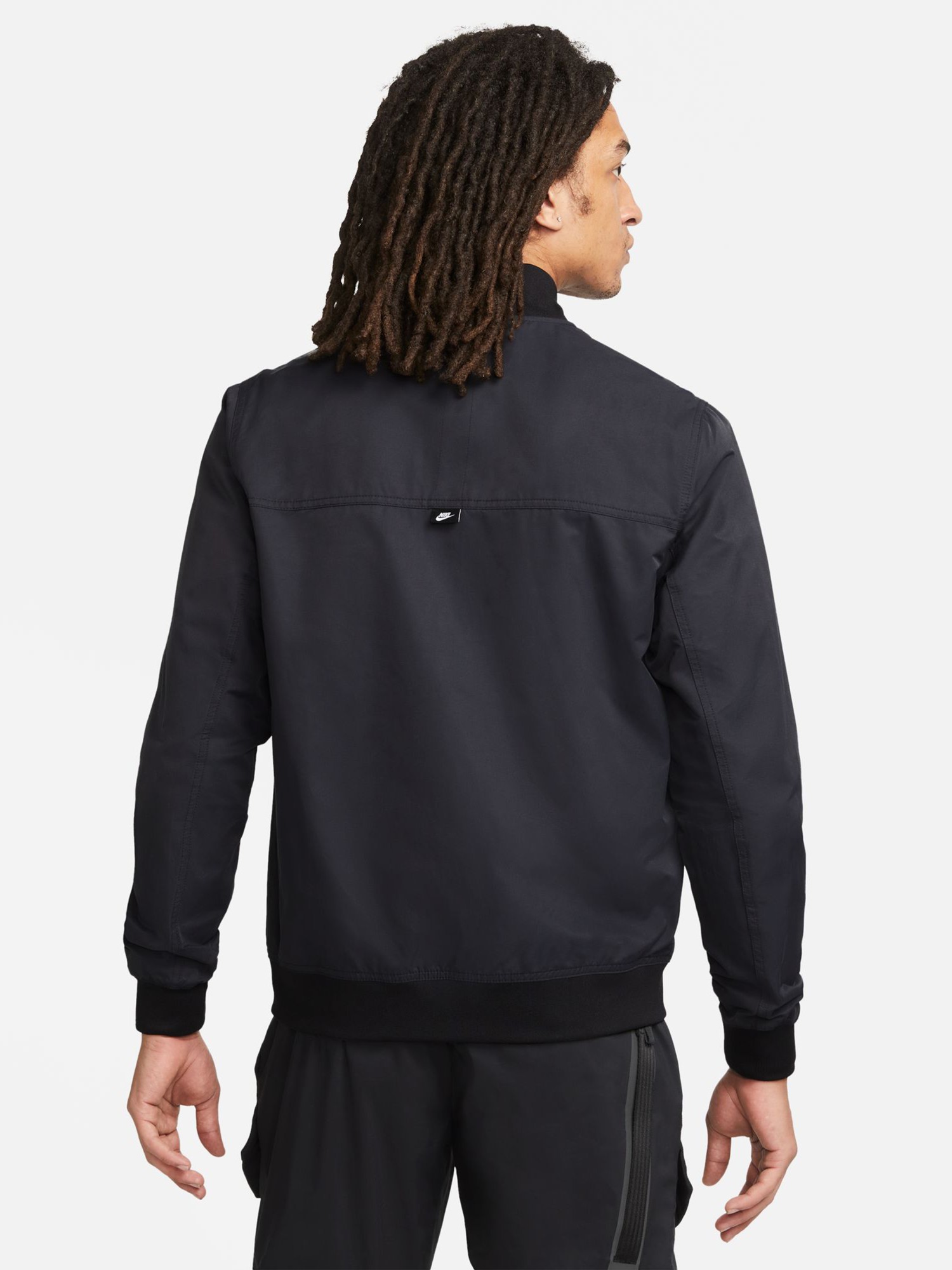 Ветровка мужская Nike M NK CLUB WVN UL BOMBR JKT черная DM6821-010 изображение 3