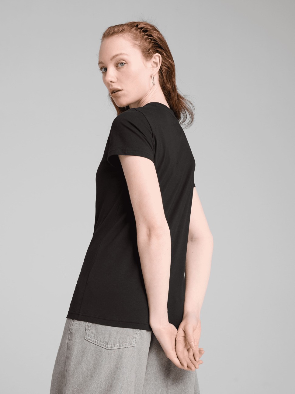 Футболка жіноча Puma GRAPHICS Branded Leaf Tee чорна 68508201 — фото 3