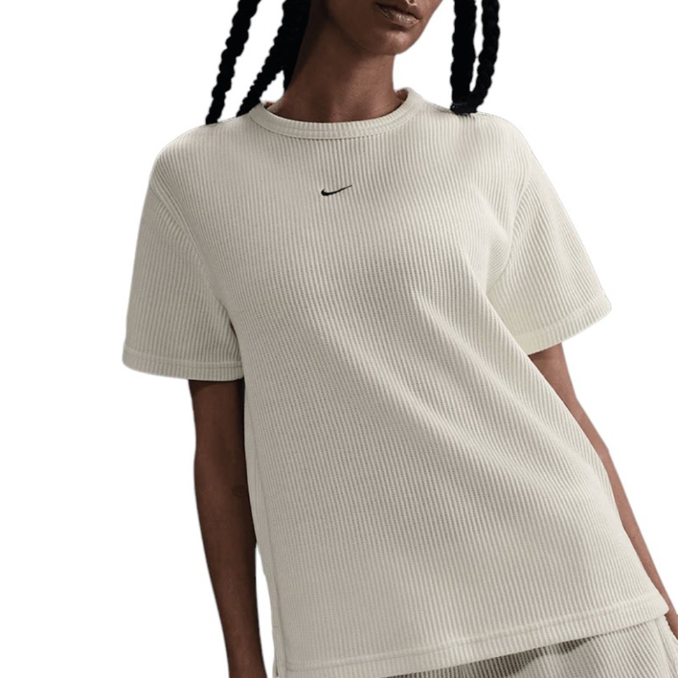 Футболка женская Nike W NSW NK CHLL WFL SS TOP кремовая HJ3838-134 — Sport City Футболка женская Nike W NSW NK CHLL WFL SS TOP кремовая HJ3838-134