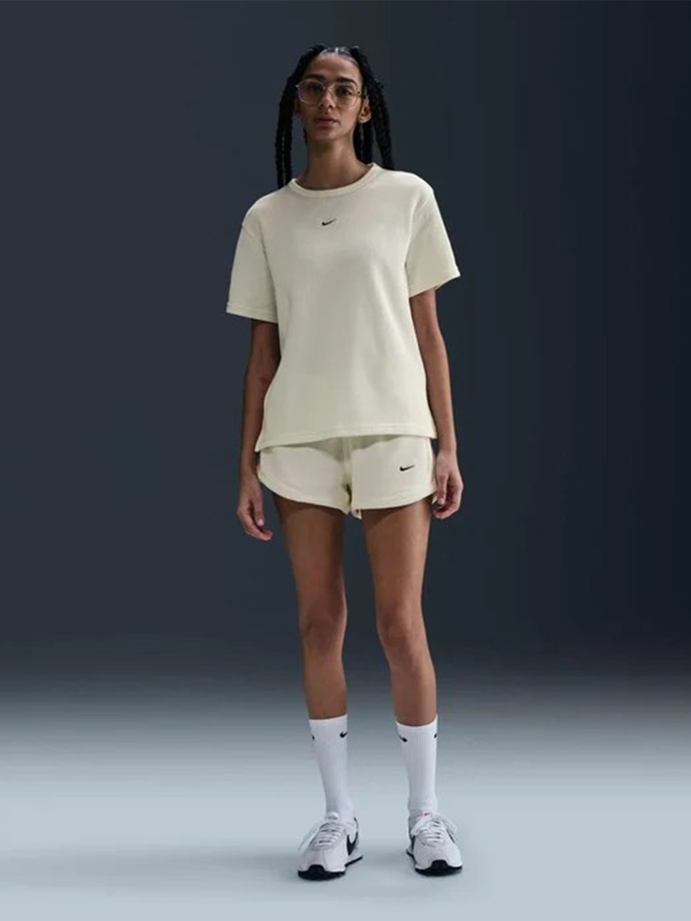 Футболка женская Nike W NSW NK CHLL WFL SS TOP кремовая HJ3838-134 — фото 5 — Sport City Футболка женская Nike W NSW NK CHLL WFL SS TOP кремовая HJ3838-134 — фото 5