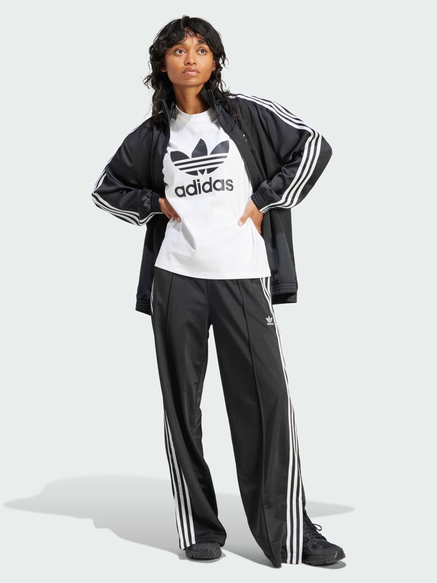 Футболка женская Adidas TREFOIL TEE белая IR9534 изображение 4