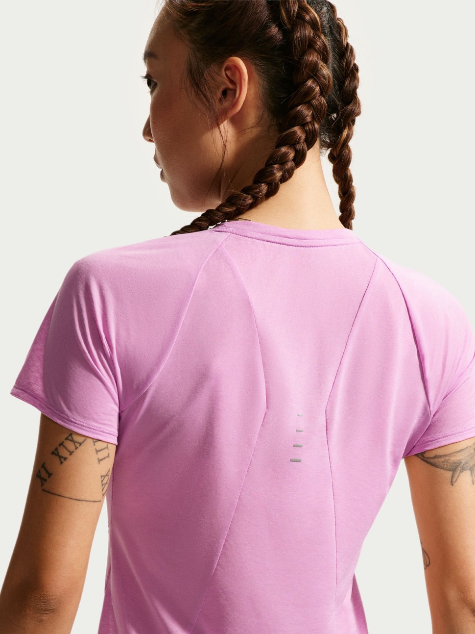 Футболка женская Nike W NK SWFT NVLT BRTHE SS TOP розовая IF1680-503 — фото 5 — Sport City Футболка женская Nike W NK SWFT NVLT BRTHE SS TOP розовая IF1680-503 — фото 5