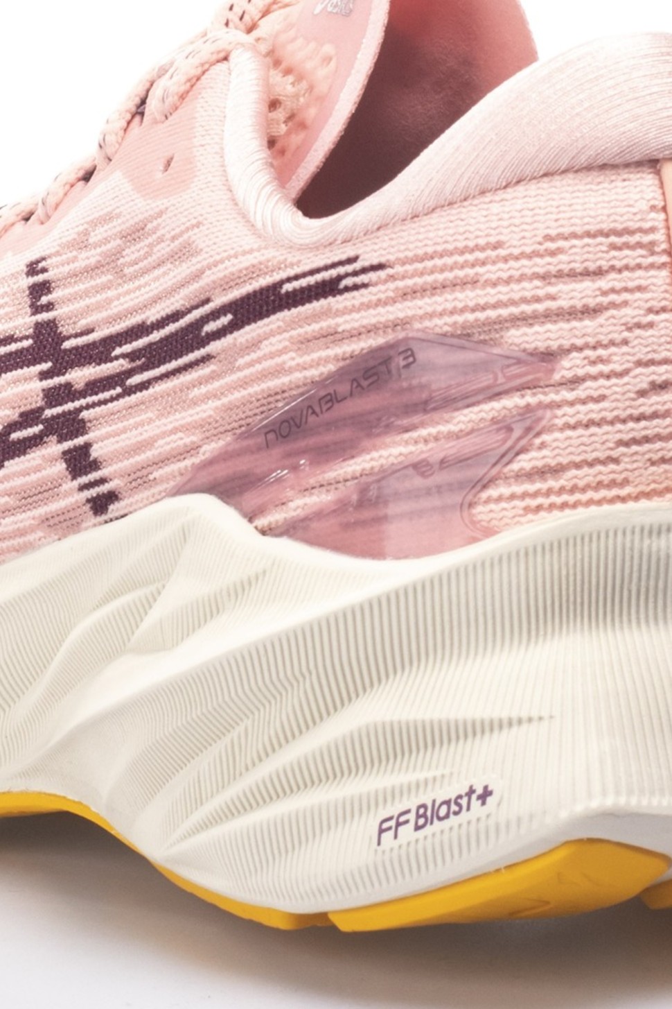 Кросівки жіночі Asics Novablast 3 рожеві 1012B288-700 — фото 3