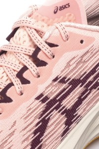 Кросівки жіночі Asics Novablast 3 рожеві 1012B288-700 изображение 4