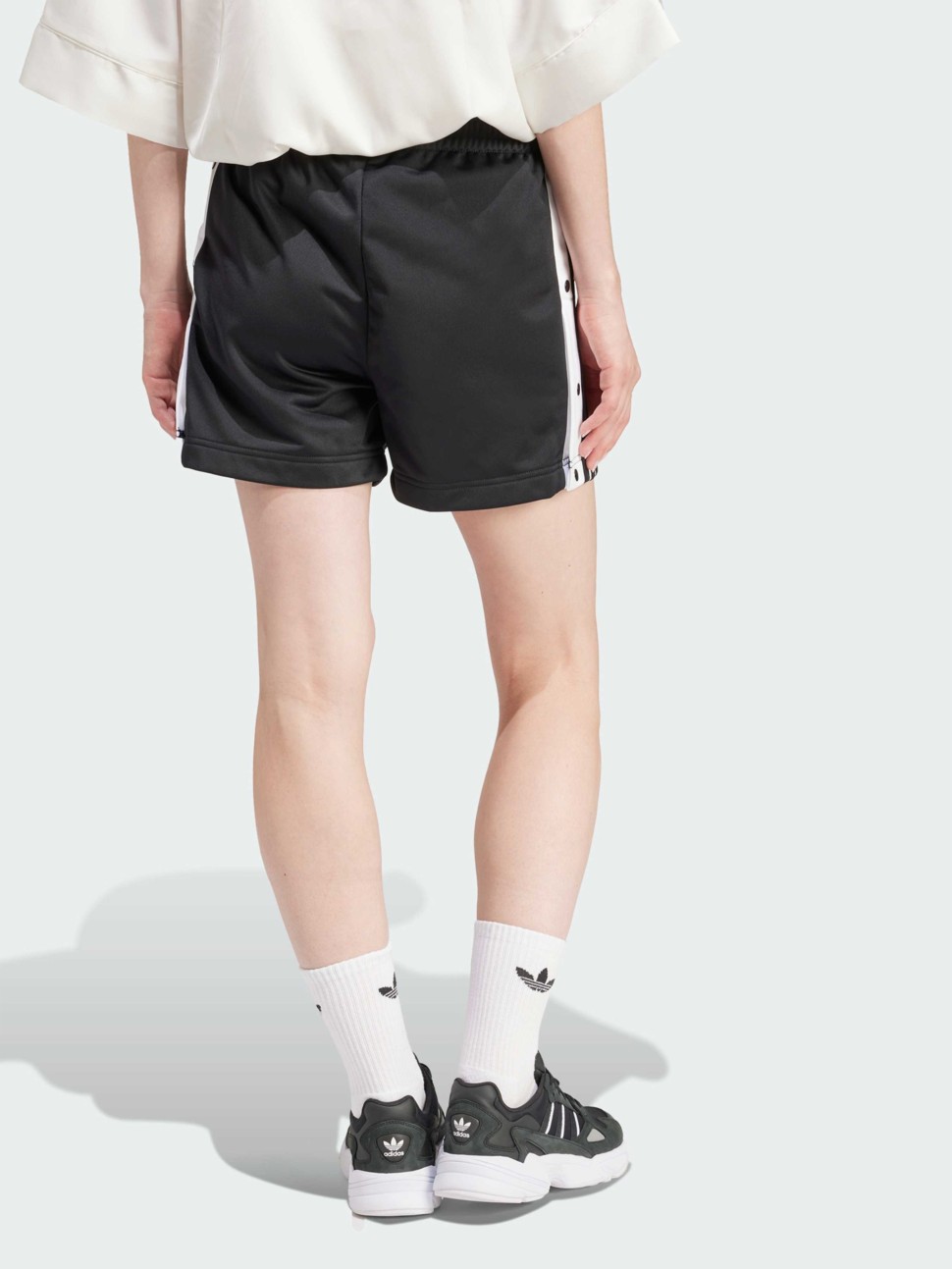 Шорти жіночі Adidas ADIBREAK SHORT чорні IU2518 — фото 3