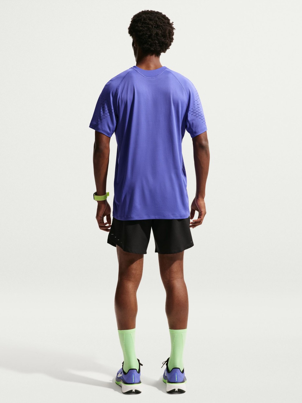 Футболка мужская Nike M NK DFADV STRIDE NVLTY SS TOP синяя IF2088-494 — фото 3 — Sport City Футболка мужская Nike M NK DFADV STRIDE NVLTY SS TOP синяя IF2088-494 — фото 3
