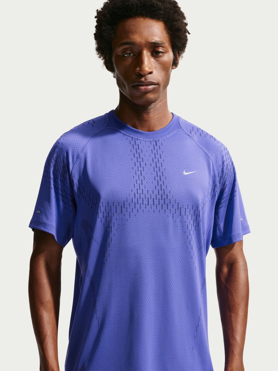 Футболка мужская Nike M NK DFADV STRIDE NVLTY SS TOP синяя IF2088-494 — фото 4 — Sport City Футболка мужская Nike M NK DFADV STRIDE NVLTY SS TOP синяя IF2088-494 — фото 4