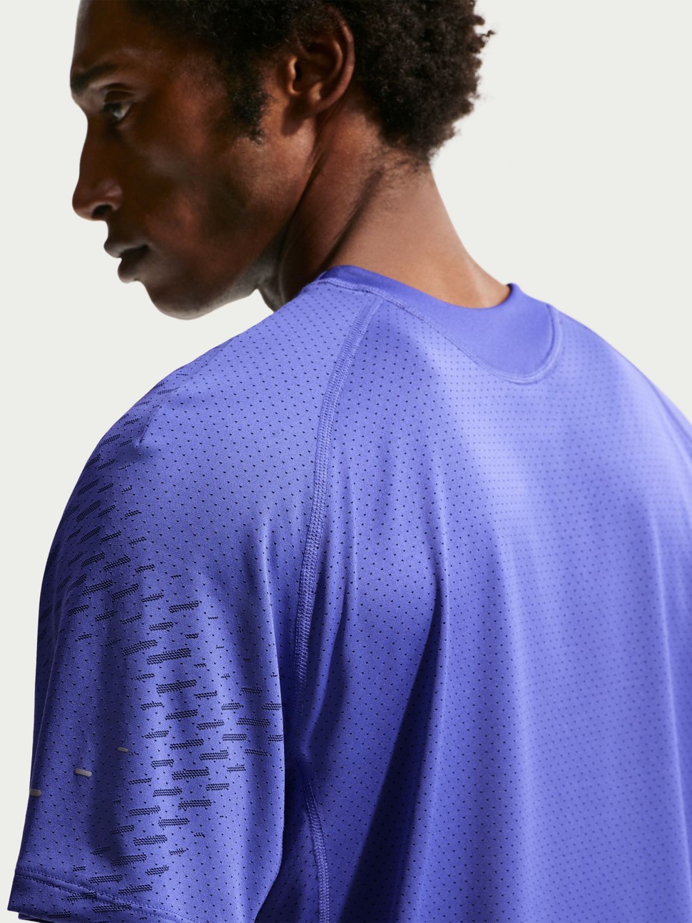 Футболка мужская Nike M NK DFADV STRIDE NVLTY SS TOP синяя IF2088-494 — фото 5 — Sport City Футболка мужская Nike M NK DFADV STRIDE NVLTY SS TOP синяя IF2088-494 — фото 5