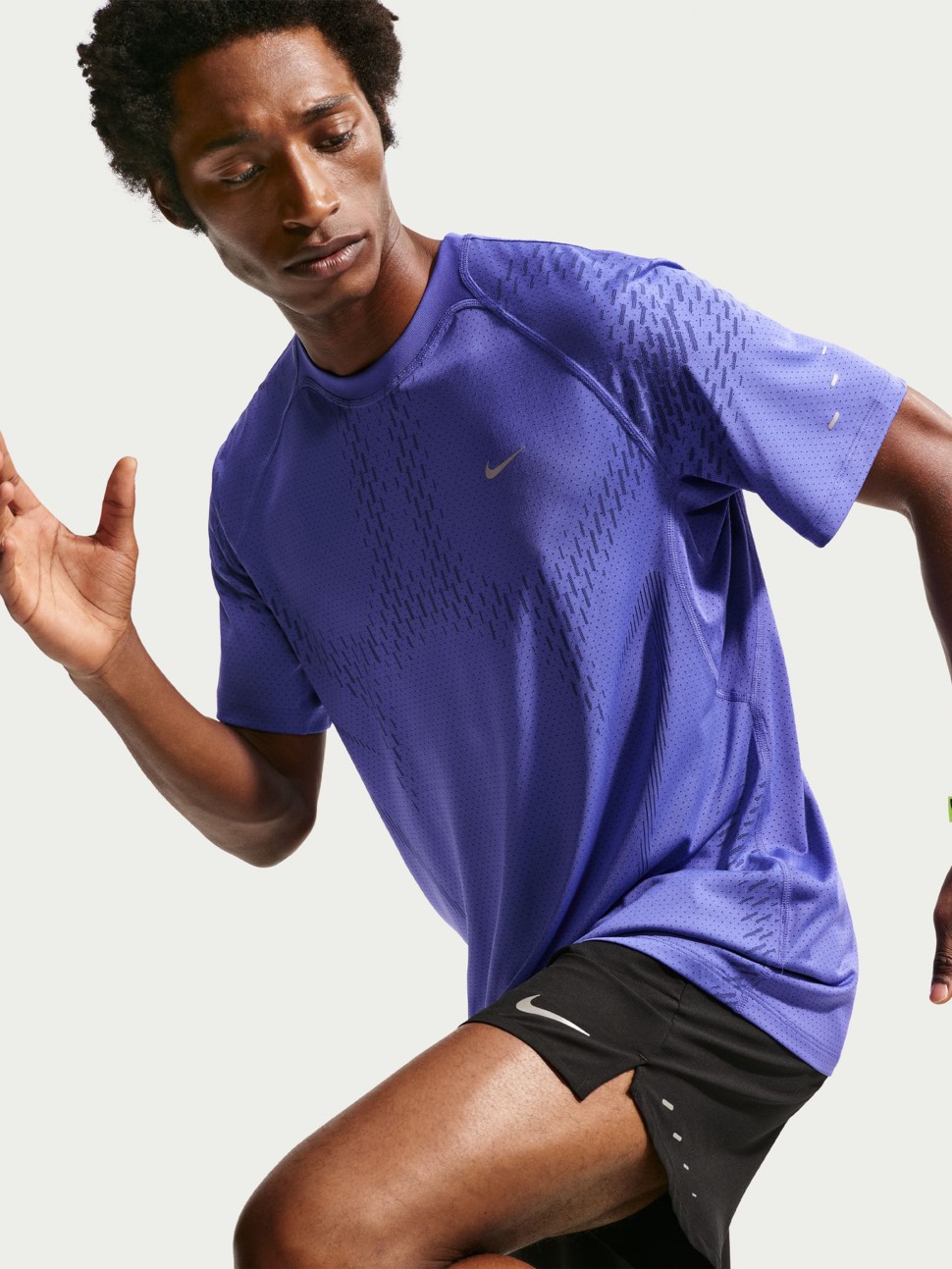 Футболка мужская Nike M NK DFADV STRIDE NVLTY SS TOP синяя IF2088-494 — фото 6 — Sport City Футболка мужская Nike M NK DFADV STRIDE NVLTY SS TOP синяя IF2088-494 — фото 6